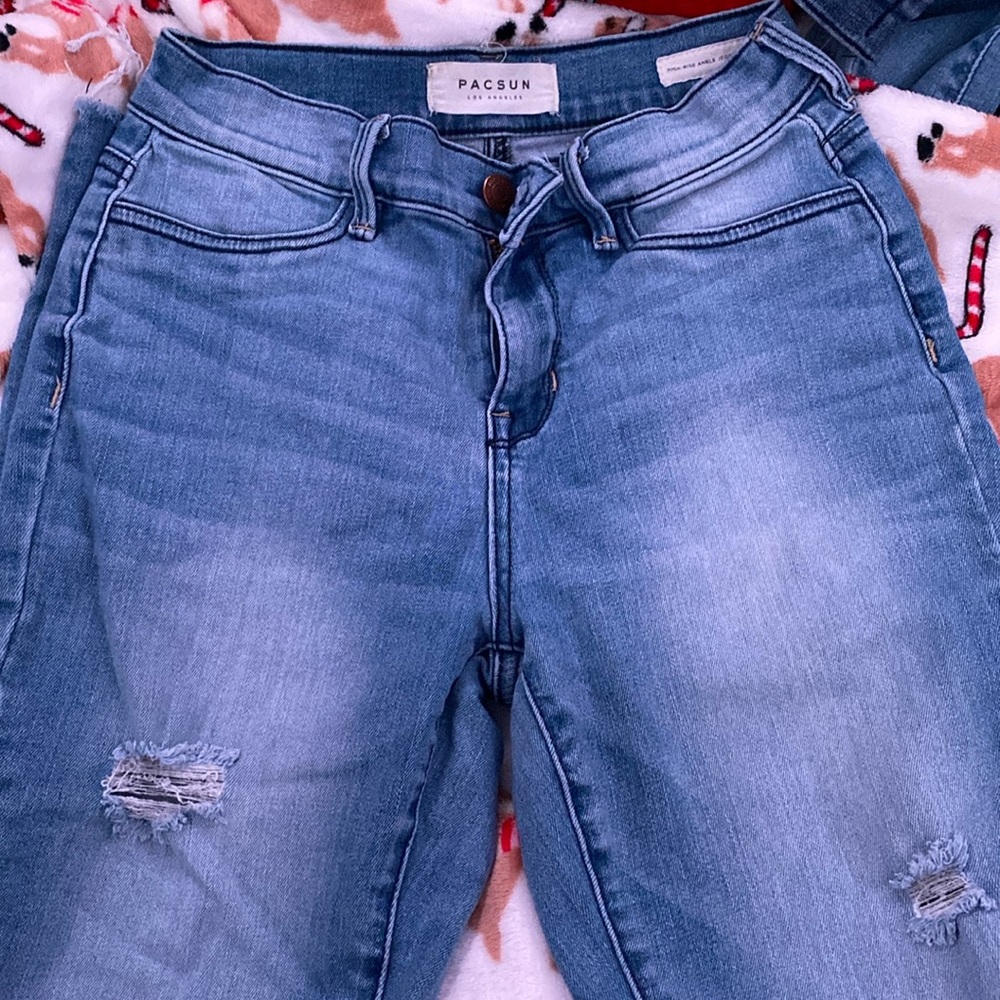 blue ripped skinny jeans